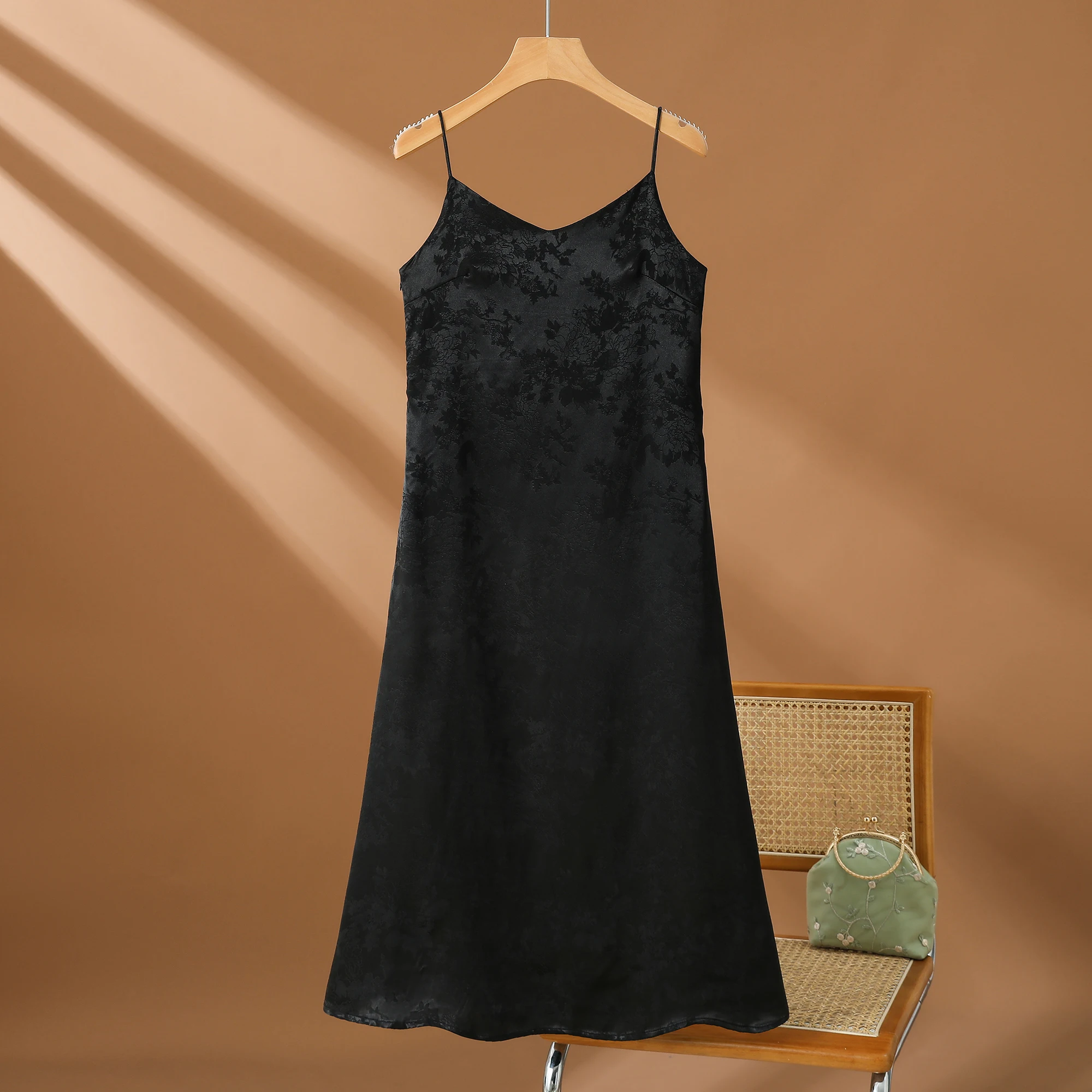 Ele V-Ne Acetaat Satijn Geborduurde Midi Dr Afslankende Over-Knie A-lijn Basisrok Koreaanse Sle l Taille Zomer Dr