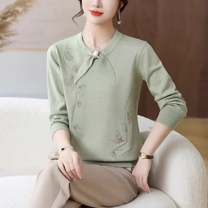 

2025 новые модные свитера для мам в западном стандарте, пальто, осенне-зимний модный вязаный кардиган, топ для 50-летних 40 лет, топ среднего возраста