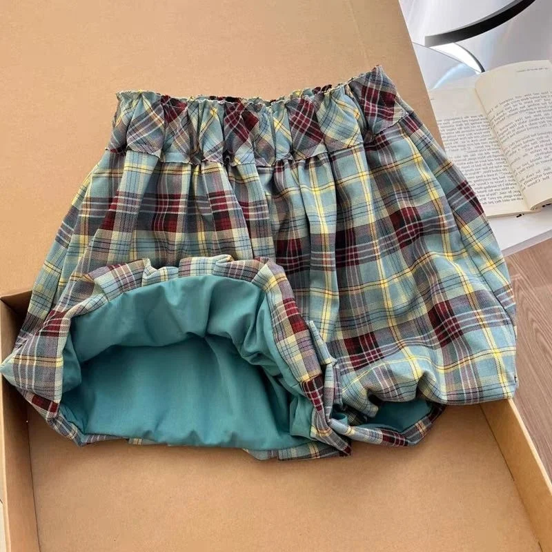 Pantaloncini scozzesi a vita alta con volant da donna Vita elastica Y2K Estetica Streetwear Pantaloncini estivi casual in misto vestibilità ampia