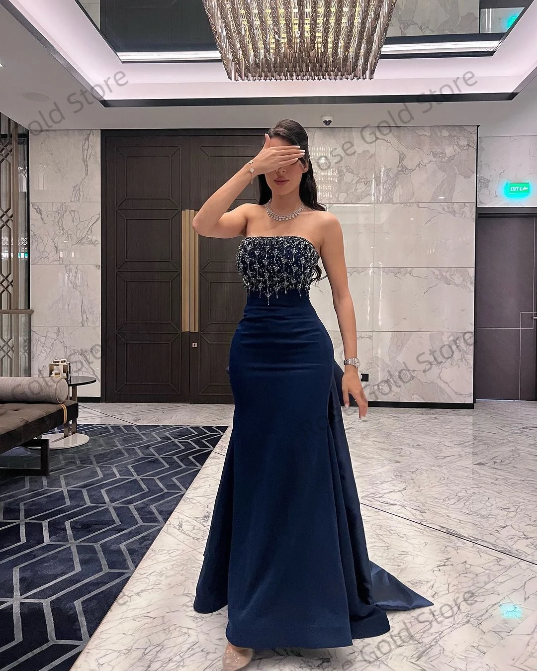 Una línea azul oscuro Vestidos de fiesta sin tirantes rebordear sin mangas Vestidos de Fiesta lentejuelas mancha Vestidos de fiesta de graduación personalizados