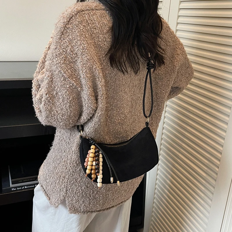 حقائب كتف صغيرة من جلد الغزال الصناعي بتصميم Leftside للنساء 2025 حقيبة كروس شتوية للسيدات ريترو جديدة ​ حقائب اليد والمحافظ الفاخرة