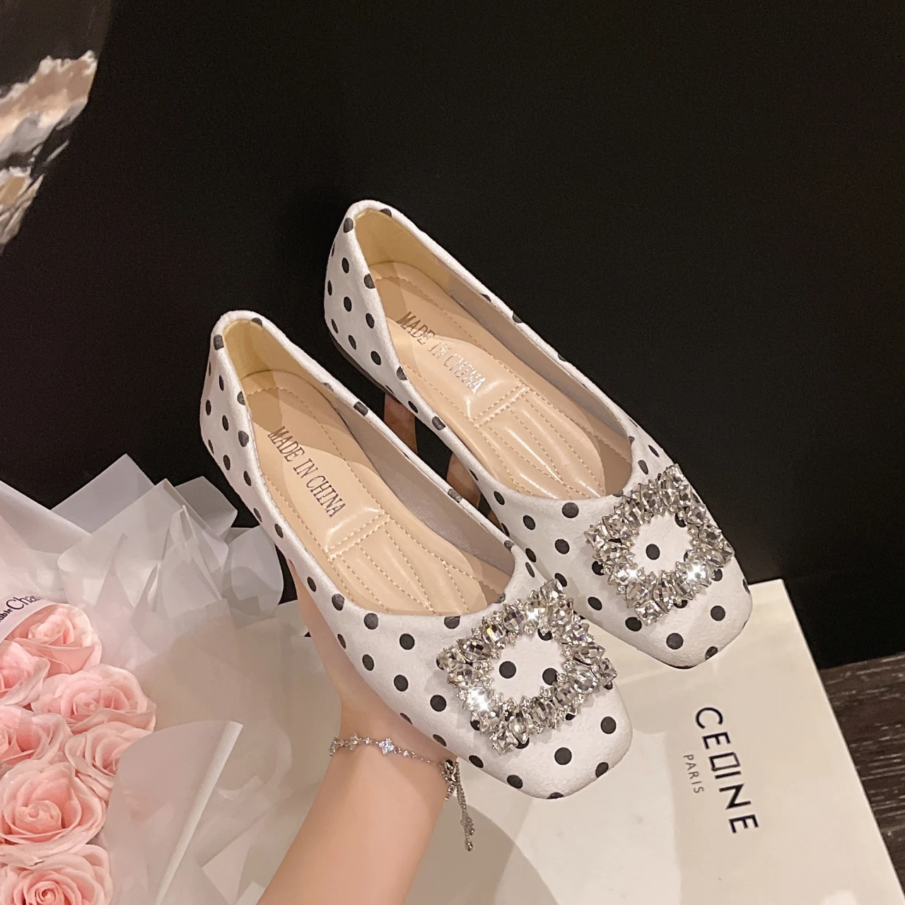 Flat soft-soled 2026 spring and autumn new rhinestone buckle single shoes, elegant lady ballet flats