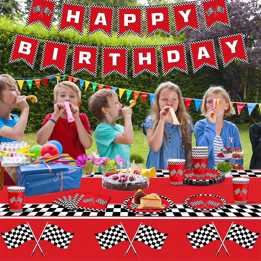 Rennwagen-Partyartikel: Geschirr, karierte Flaggen-Teller, Becher, Servietten, Tischdecke, Formel-Rennbanner, Dekorationen für den Geburtstag eines Jungen. – Detail 6