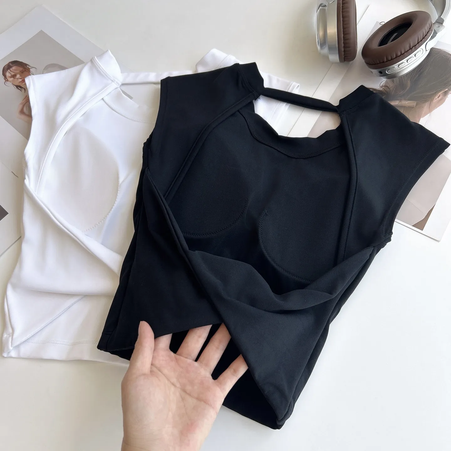 Yoga-Fitness-Weste mit niedriger Intensität, rückenfreies, kurzes Sport-T-Shirt, sexy, figurbetontes Top mit festen Cups, kurze Ärmel, T-Shirts für Damen – Detail 6