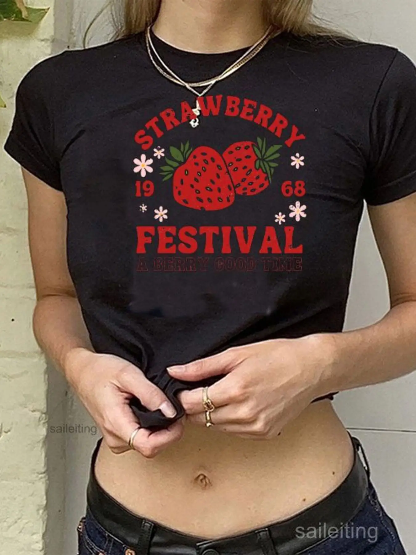 Vintage Strawberry Crop Top Women Short Sleeve Tee Retro Festival Graphic Print 1968 Berry Good Time Summer Streetwear