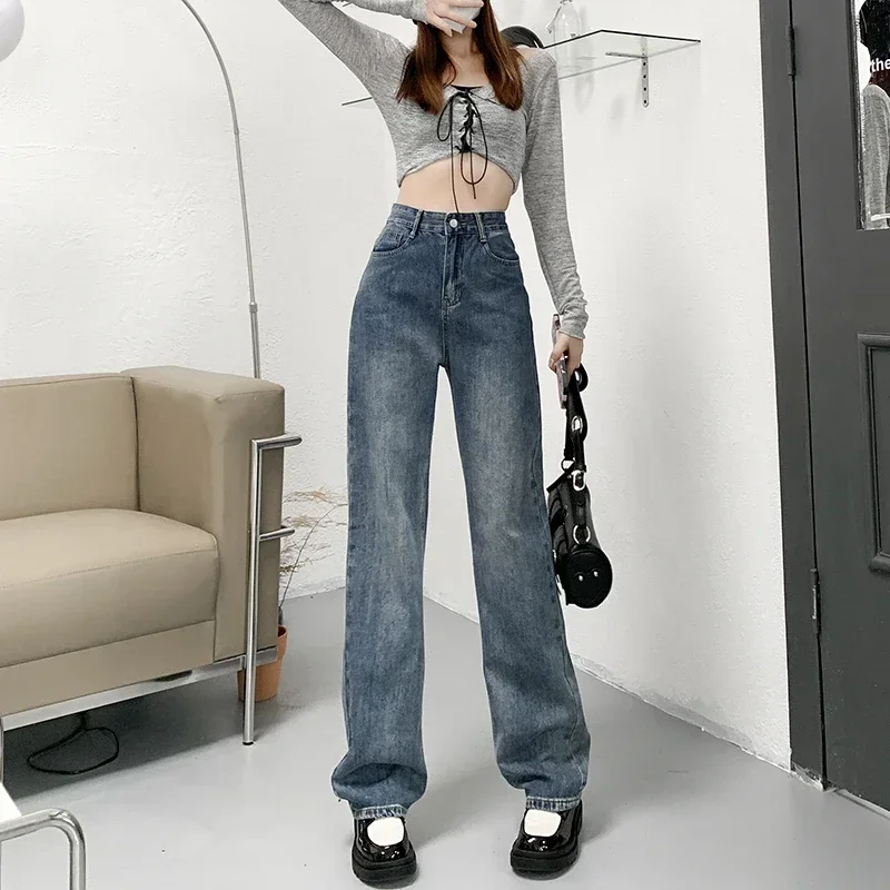 جينز مستقيم صيفي أنيق متعدد الاستخدامات لعام 2025 جينز نسائي فضفاض ثنى واسع الساق جينز مستقيم الساقين نمط شارع عالي غير رسمي