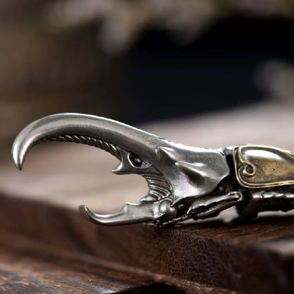 High-end Mature Beetle Keychain Copper Domineering Cars Keychain Exquisite Three-dimensional Bottle Opener Man Decoration