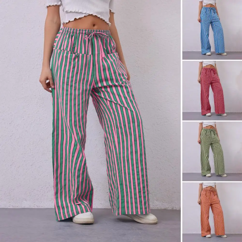 Damskie letnie spodnie w paski z szerokimi nogawkami, wysokie w pasie, luźne, proste, do ziemi, o swobodnym kroju.
