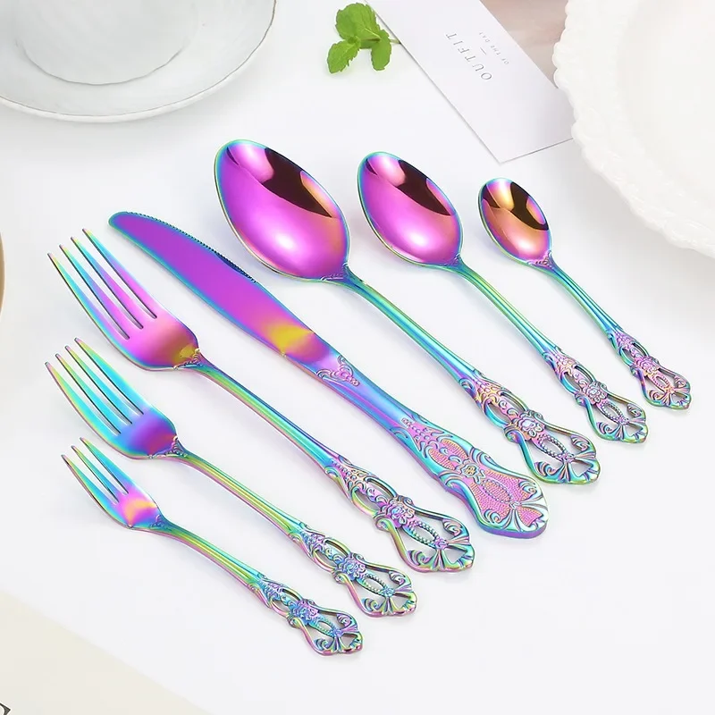 4pcs Gold Cutlery Set European Style Stainless Steel Spoon Fork Royal Steak Knife Retro Hollow Design Dinnerware Set Home Decor