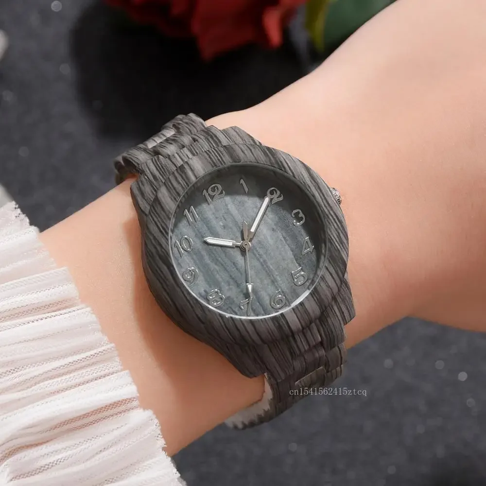 2024 Couple Fashion Luxury Men and Women Quartz Watch Wood Grain Retro Simple Silicone Dial Clocks Silicone Black Strap Orologi