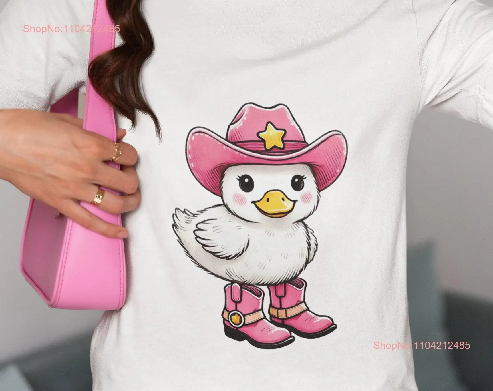 Pato en sombrero de vaquero rosa, botas, camiseta, lindo animal de granja para todas las edades, divertido estilo occidental campestre, gran camiseta