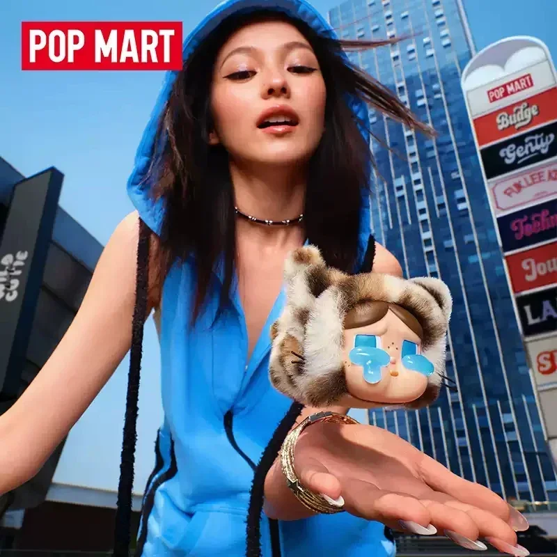 

POP MART Crybaby Wild But Cutie Series Виниловый плюшевый кулон Слепая коробка Тайная коробка Kawaii Украшения Статуэтки Домашний декор Настольный компьютер