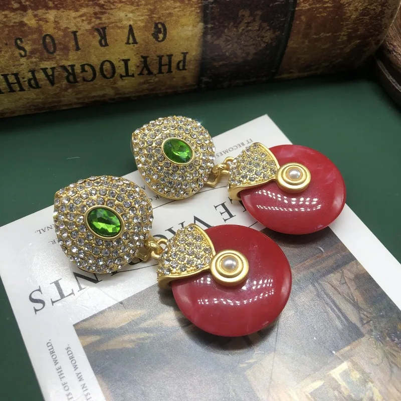 

Electroplated Real Gold Retro French Red Disc Stone Pendant Design Sense Versatile Diamond Stud Earrings Fashion