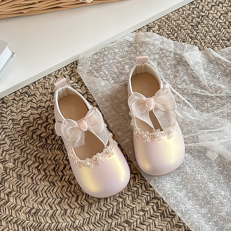 

Детские кожаные туфли для девочек с круглым носком, универсальные, для танцев, модель 2026 года, абсолютно новые, на плоской подошве, с милыми кружевными бантиками, мягкая подошва
