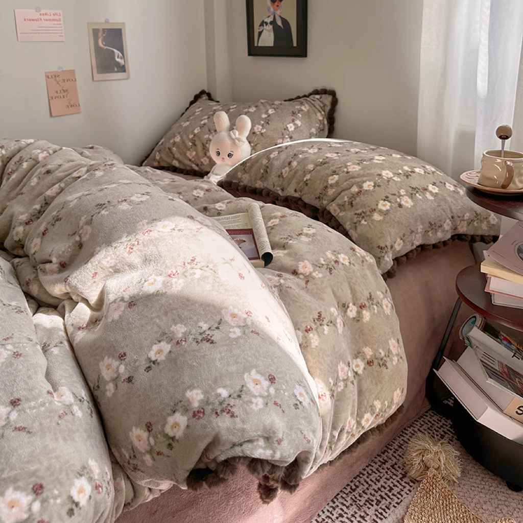 

Hua Face Thiened Warm Milk Velvet Floral Four Piece Bedding Set Vintage Sle Skin-friendly Autumn Winter Blogger Sle
