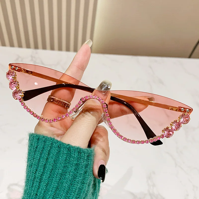 Luksusowe markowe designerskie diamentowy kot bez oprawek okulary przeciwsłoneczne kobiet moda Vintage modne okulary przeciwsłoneczne Punk Crystal