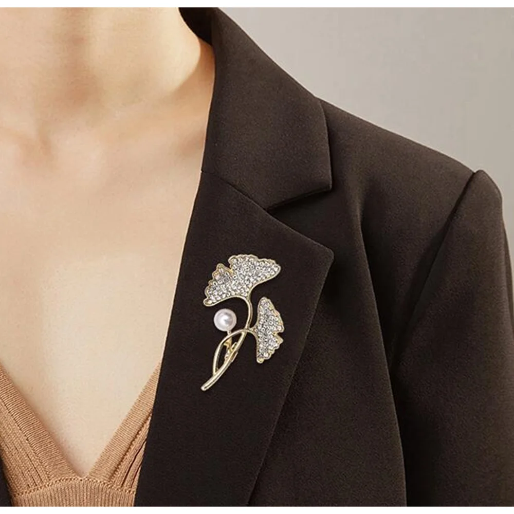 Fashionable ginkgo leaf pearl zircon brooch, anti-exposure brooch for women, metal button to fix clothes, wedding party gift