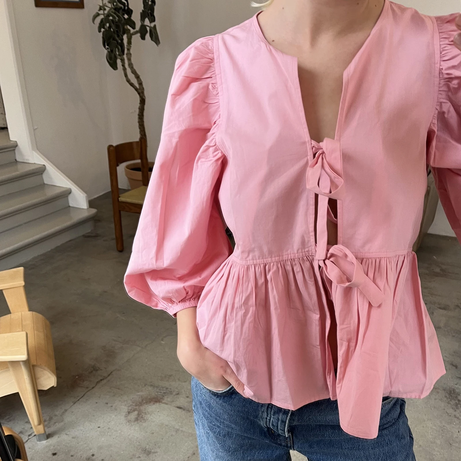 

Women Fashion Loose Shirts Ruffle Puff Sleeve Tie Front Tops Solid Color Casual Blouses Cardigan Aesthetic Clothes Streetwear