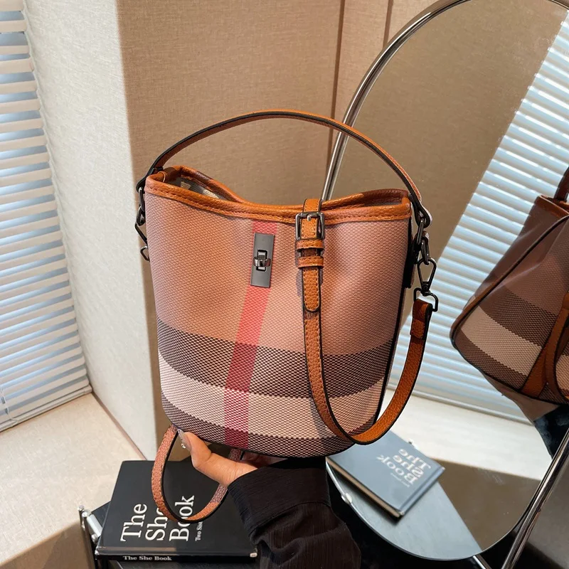 

2025 Trendy Plaid Shoulder Bag Womens Fashionable Crossbody Purse Casual Checkered Tote Stylish Everyday Handbag