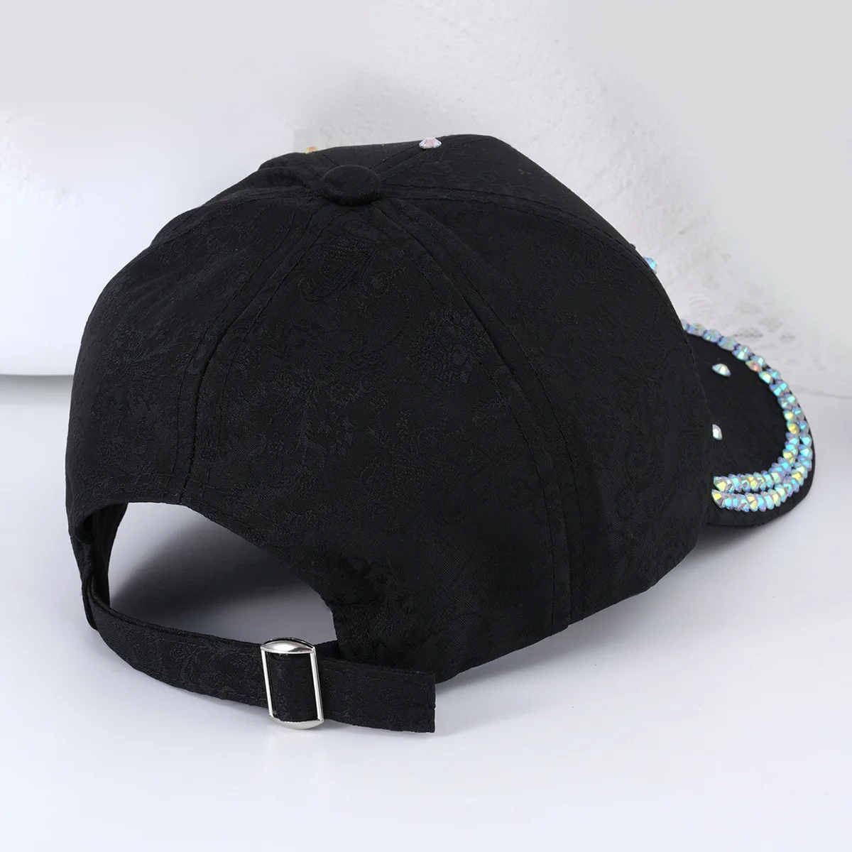 Rhinestone Double Swan Baseball Cap for Women, Jacquard Pattern with Rhinestones, Curved Brim, Light Luxury and Stylish Sun Protection, Versatile for All Seasons, Makes Face Look Smaller, Suitable for Shopping and Outings, Daily Commute Sun Hat, Available in Three Colors