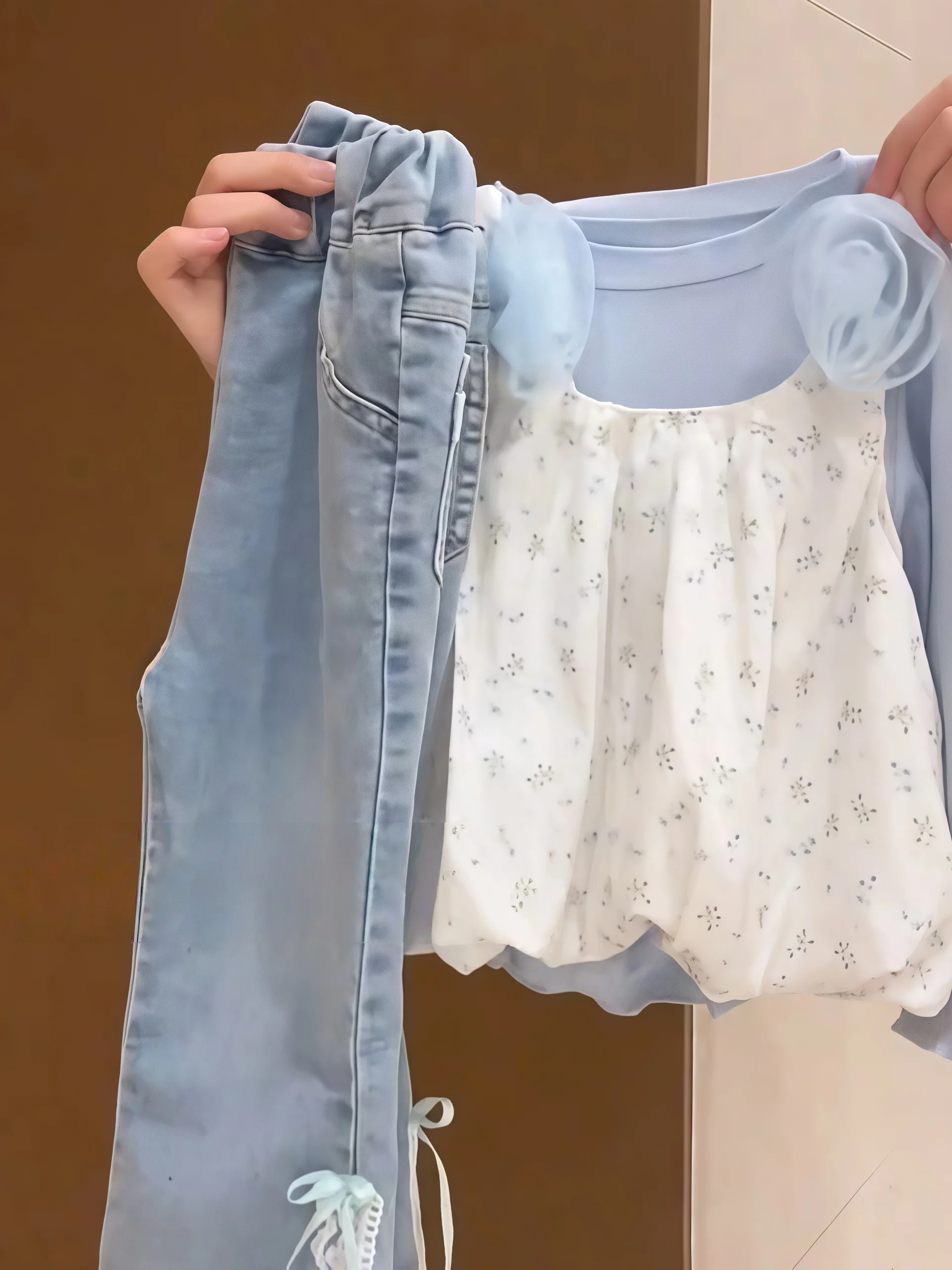 

Girls' Cute Lace Flower Top Knot Denim Three-Piece Set Spring Autumn New Arrival Fashionable Ensemble Student Uniform