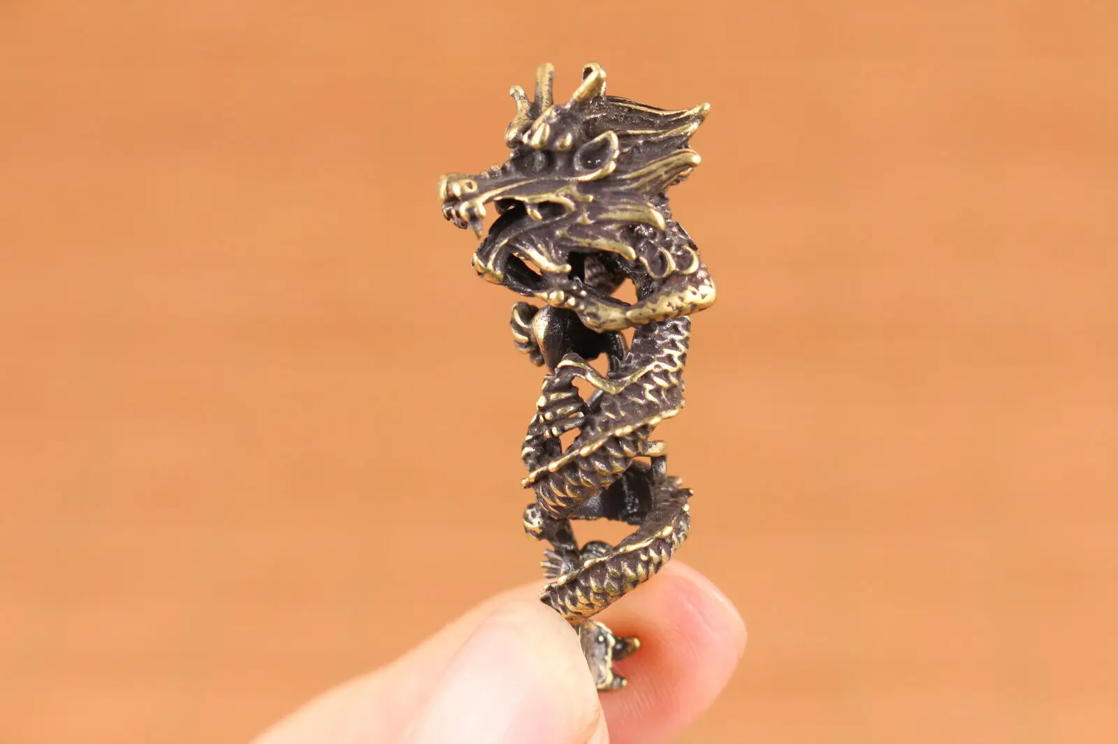 Rare Chinese bronze hand casting dragon statue collectable pendant netsuke