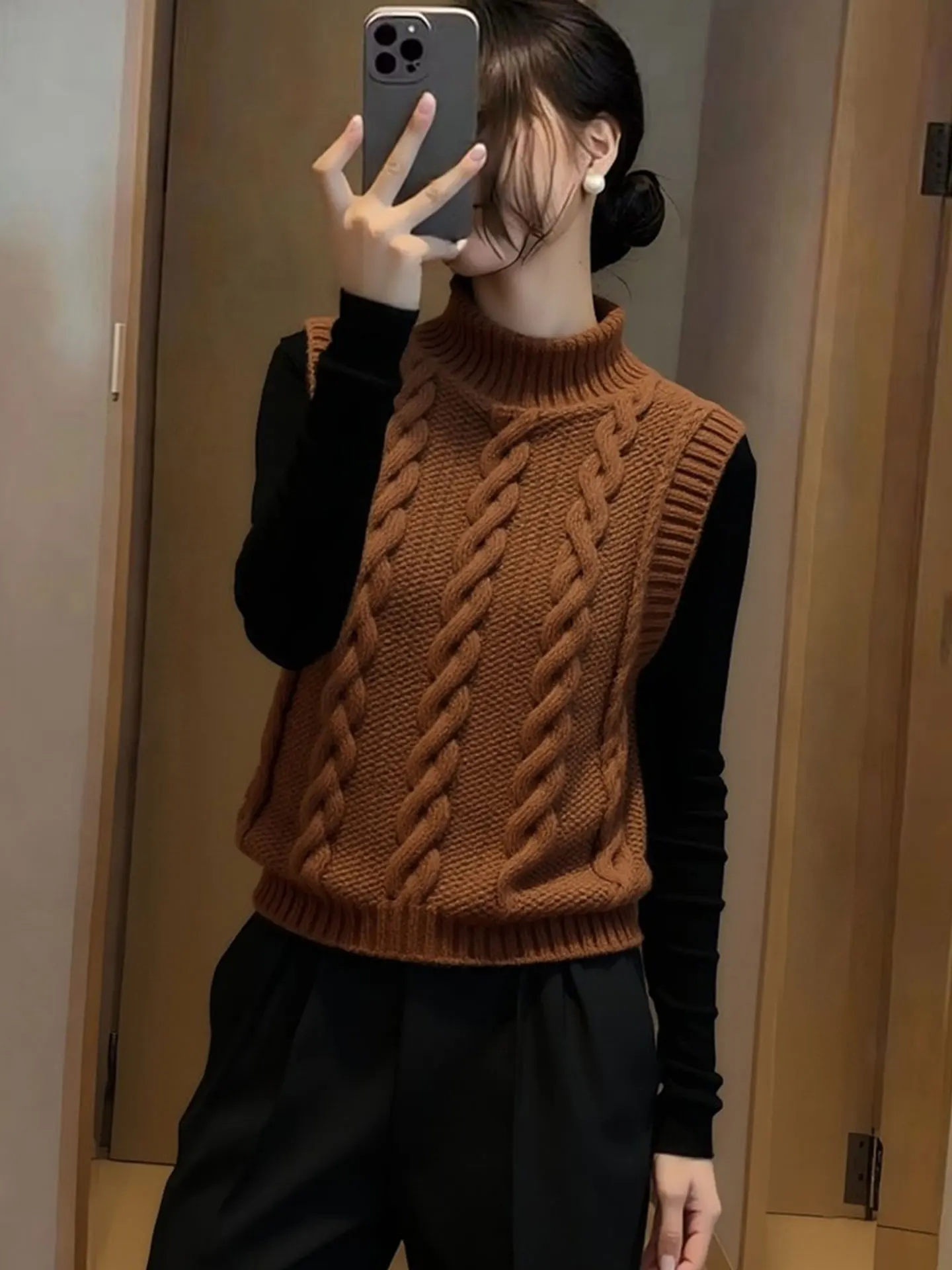 

Ele Knitted Vest f High Collar Twist Spring 2026 Layering Top Women's Camere Sweater Comfortable Regular Fit Commute
