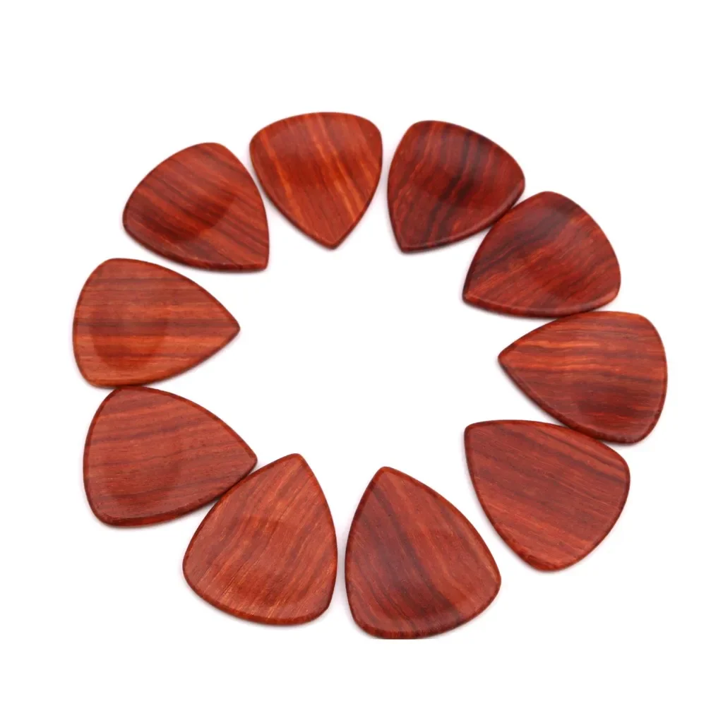 1pcs Strong Clear Guitar Pick Timb er Tone s Wood Acoustic Guitar Picks / Plectrums Red Sandalwood Rosewood Heart Shape Picks