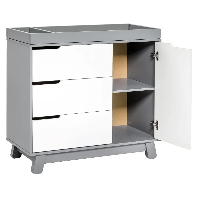 Drawer changing station with removable changing tray