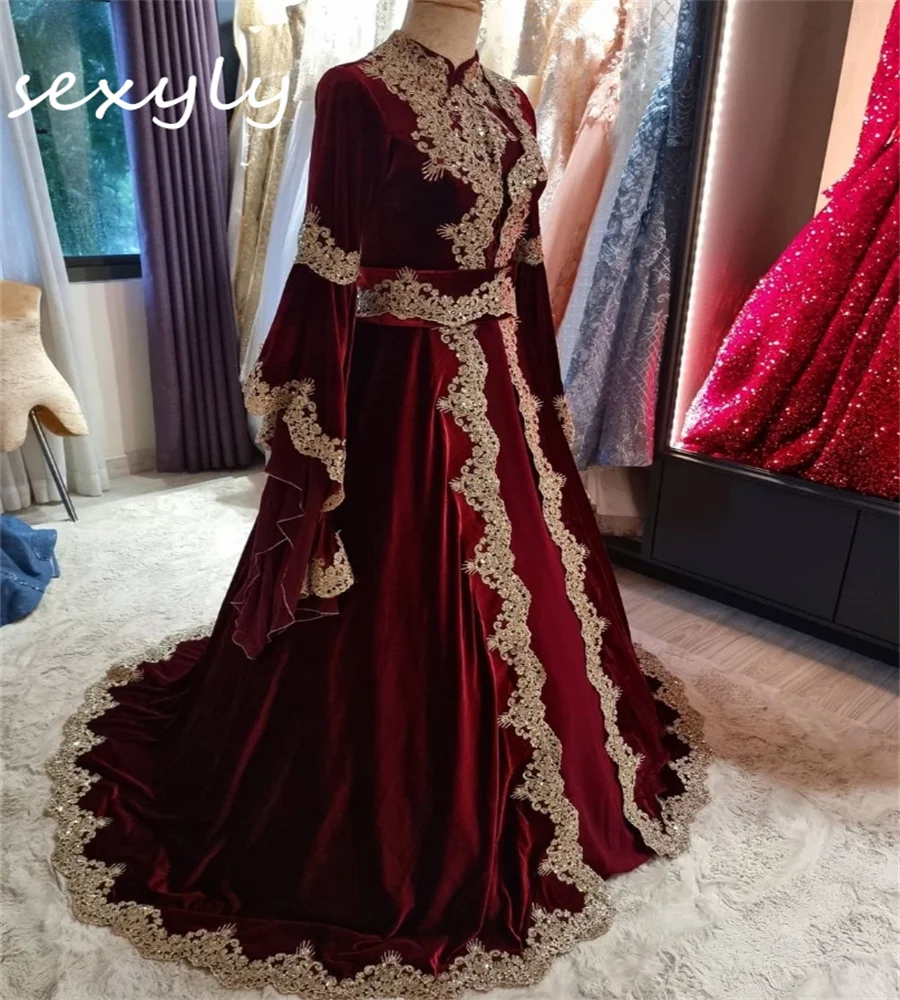 Traditional Burgundy Morrocan Wedding Dress With Gold Appliques Velvet Muslim Arabic Dubai Bridal Gowns Long Sleeve Customized