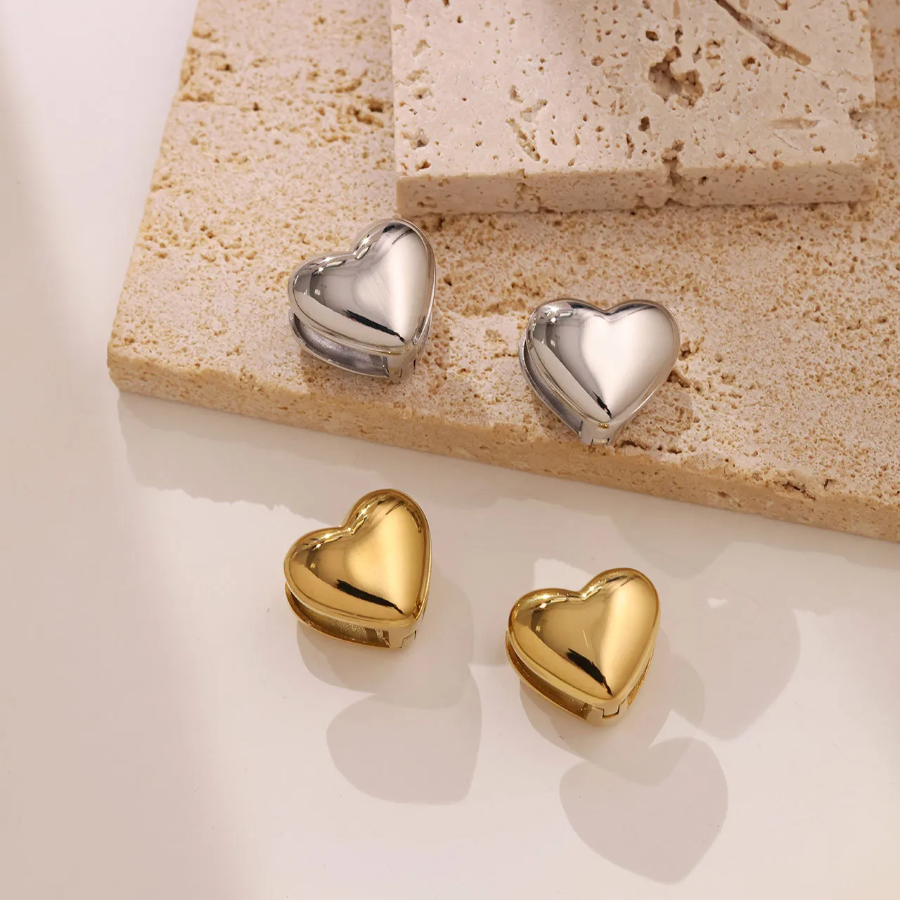 

French Love heart Shaped Earrings Simple Exquisite Fashion Design Sense New All-matching Smooth Metal Earrings Jewelry Gift