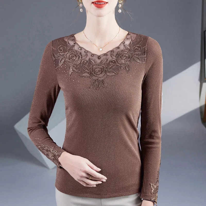 Camicia con diamanti ricamati autunnali 2025 T-shirt in seta brillante a maniche lunghe con top in rete da donna in stile europeo