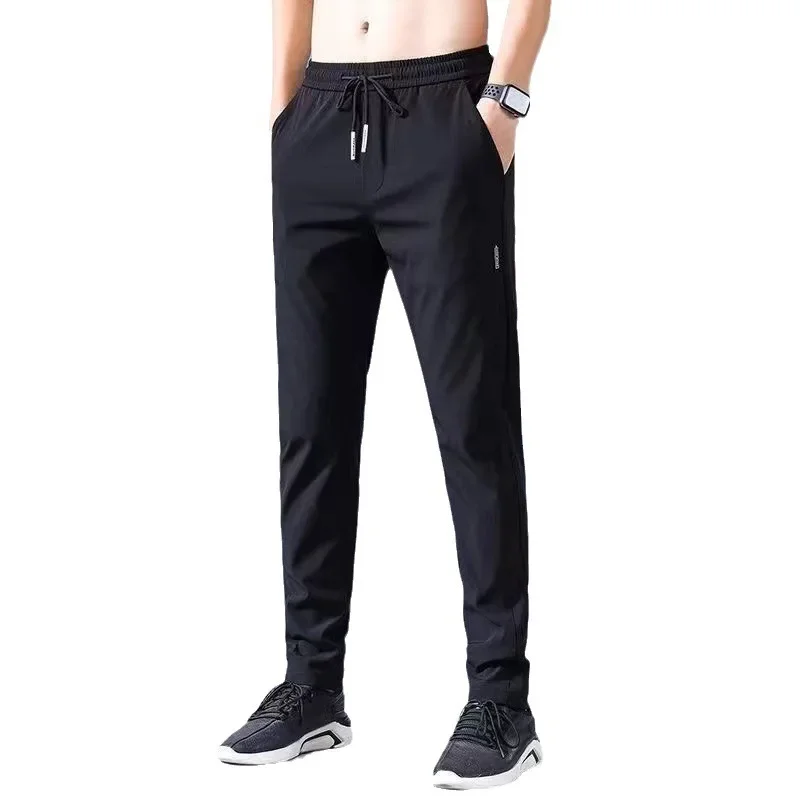 Pantaloni casual estivi da uomo in seta di ghiaccio sottile vestibilità ampia pantaloni sportivi a gamba dritta traspiranti ad asciugatura rapida comodi jeans larghi