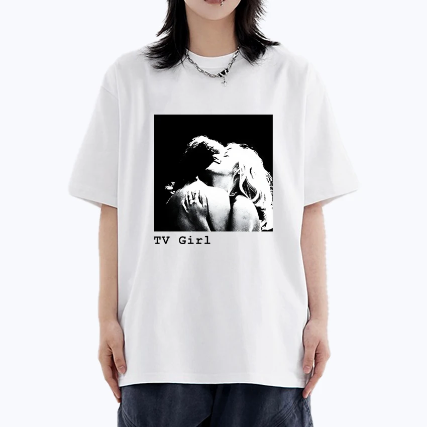

New In Tv Girl Graphic Loose t-shirt harajuku Summer 100% Cotton Men Women short sleeve Tee shirt streetwear Unisex Printed Tops