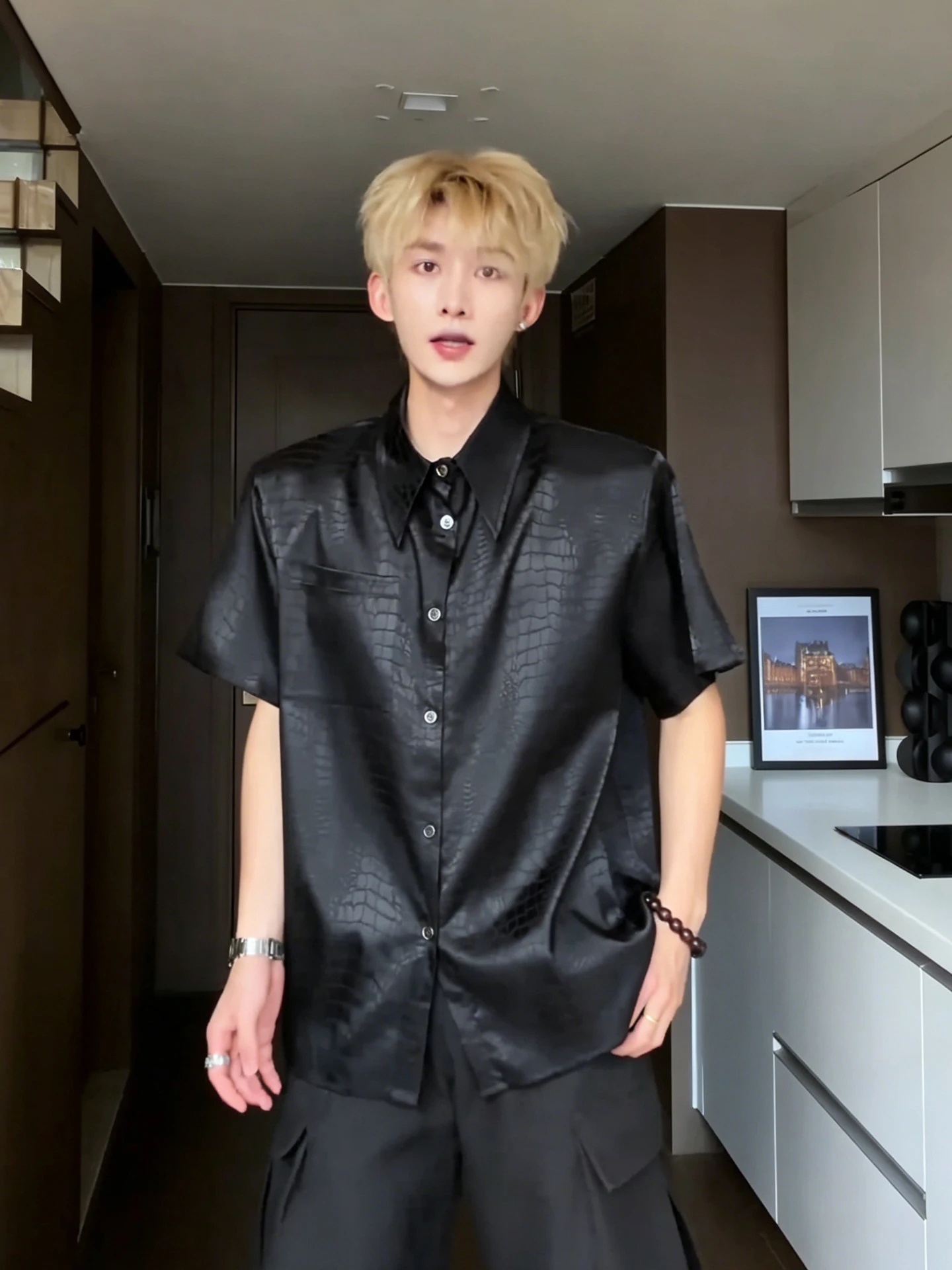 

Black Crocodile Pattern Padded Shoulder Short Sleeve Men's Summer Thin Shirt CleanFit Style Stage Suitable Polyester Fiber