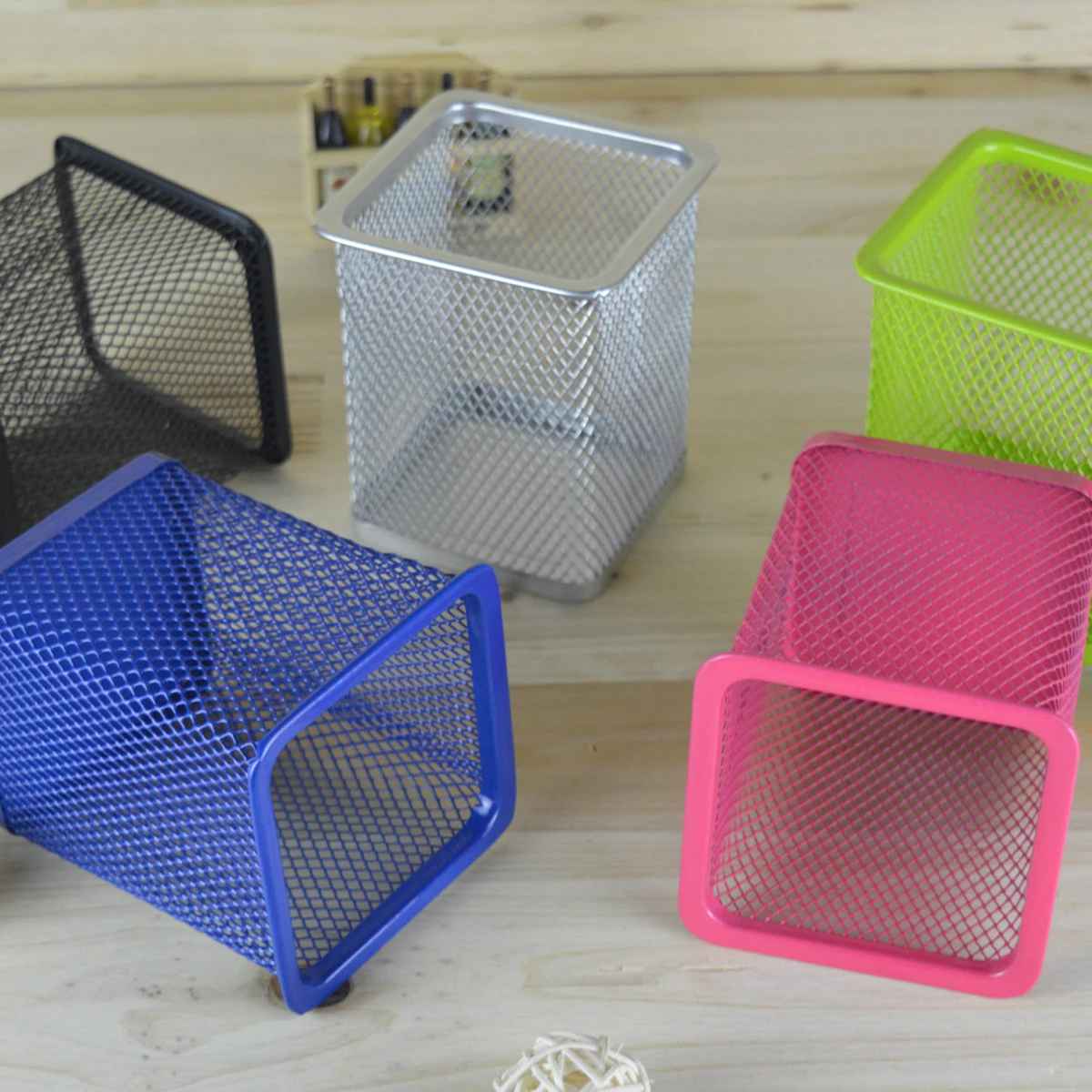 

Work Desk Metal Hollow Pen Holder Organizers and Storage Black Mesh Accessory Containers Shape Holders Basket Creative Pencil