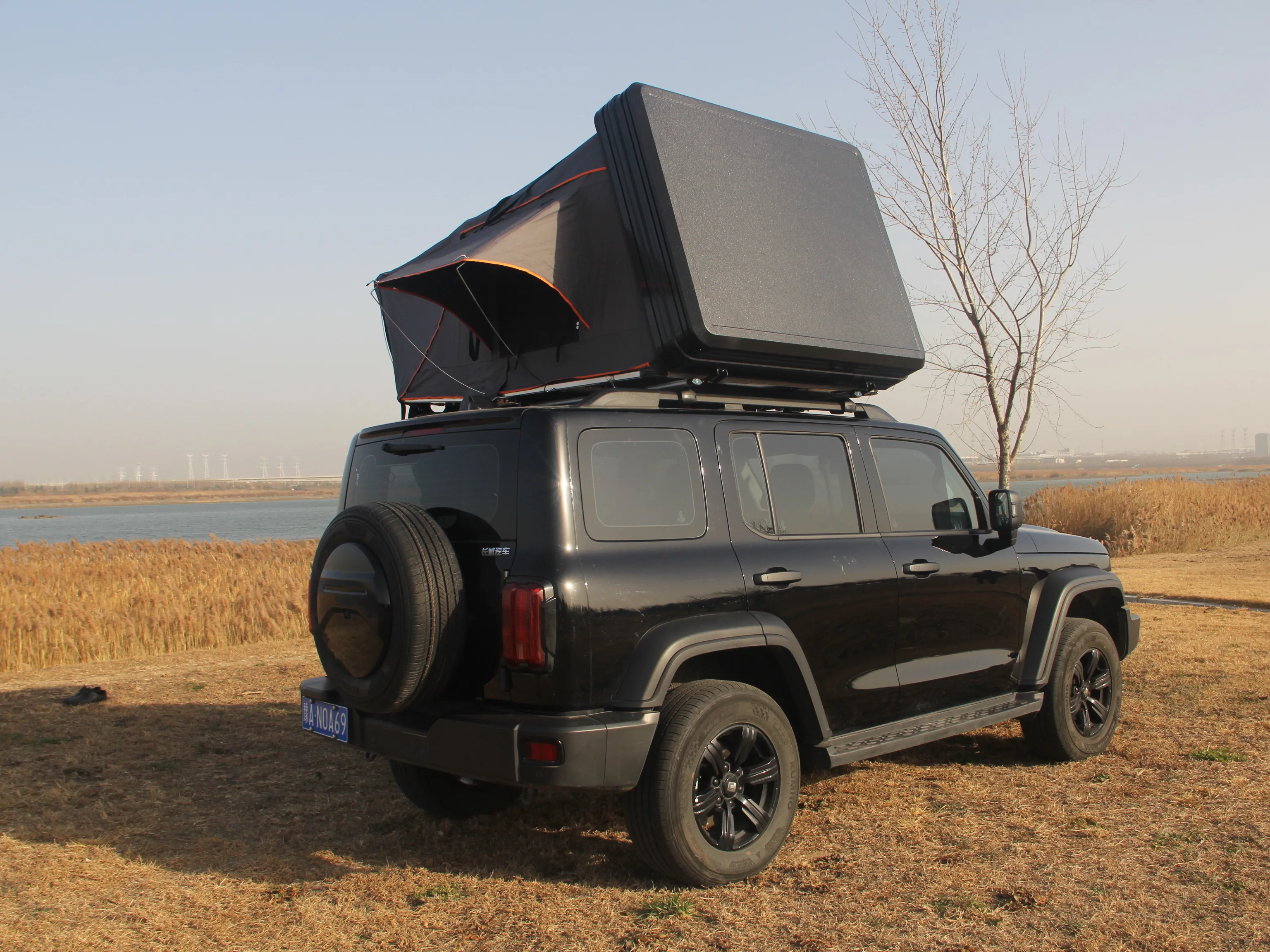 SBT OUTDOOR Quick Setup Waterproof Side Open 4x4 Aluminum Hard Shell Roof Top Tent 4 Person Rooftop Tent