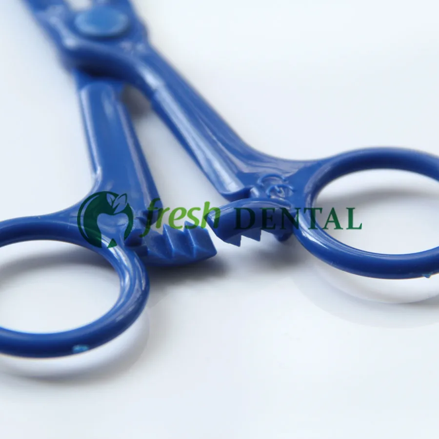 

50PCS Dental Disposable Forceps Hemostats Dentistry Equipment Plastic Scissors Dental Locking Forcep SL401