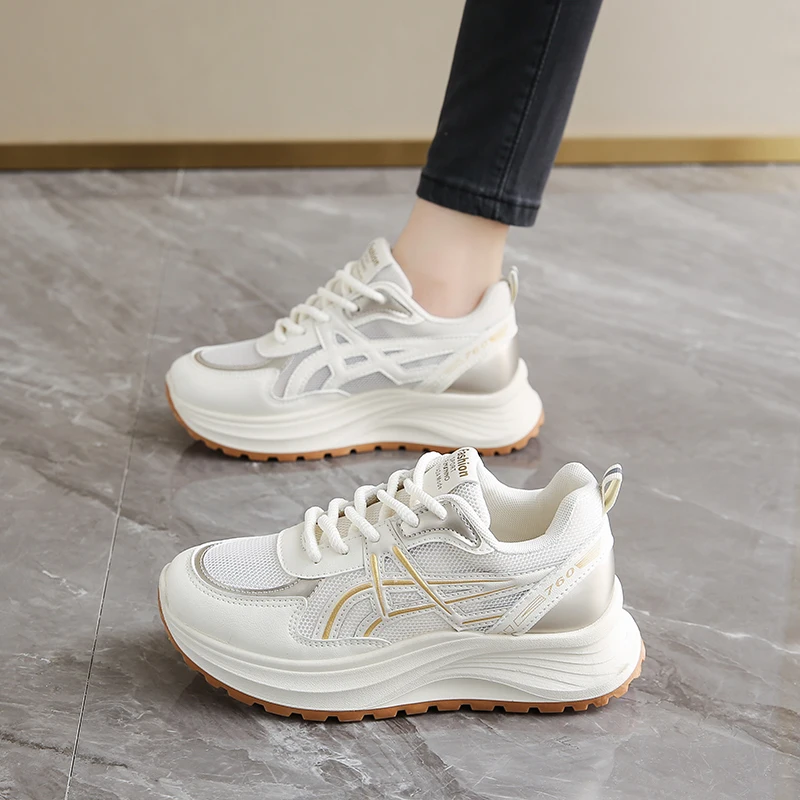 فورست غامب أحذية النساء 2025 الصيف نمط جديد شانغ شي تنفس تنوعا أحذية رياضية غير رسمية سميكة سوليد النساء حذاء أبيض