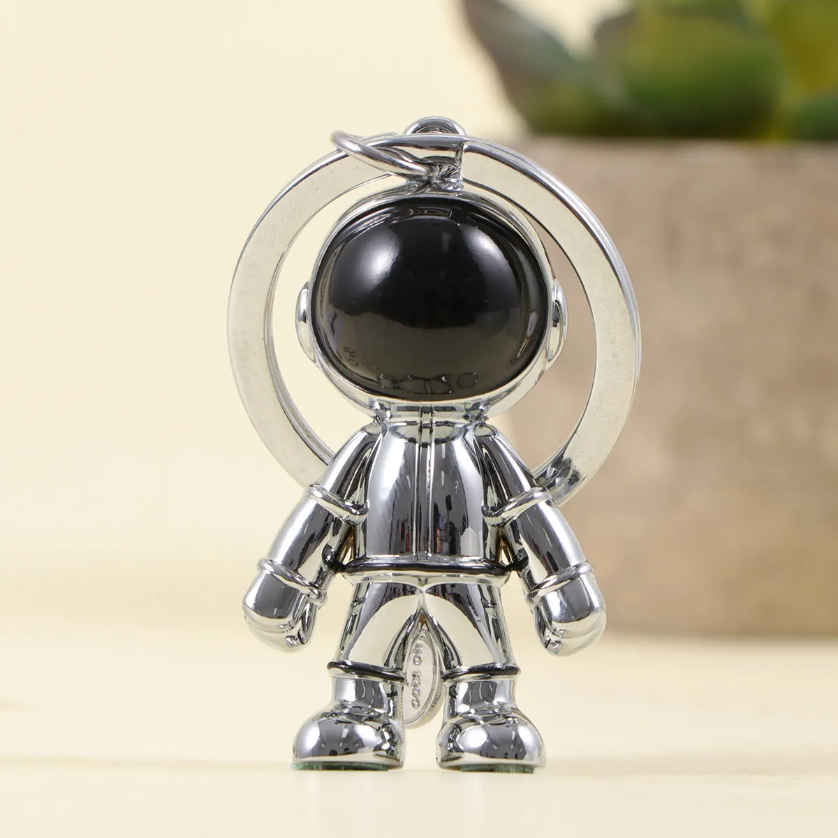 Robot Keychain Space Alloy Key Ring Silver Pendant Gift for Men & Women – Fashionable Key Fob Accessory