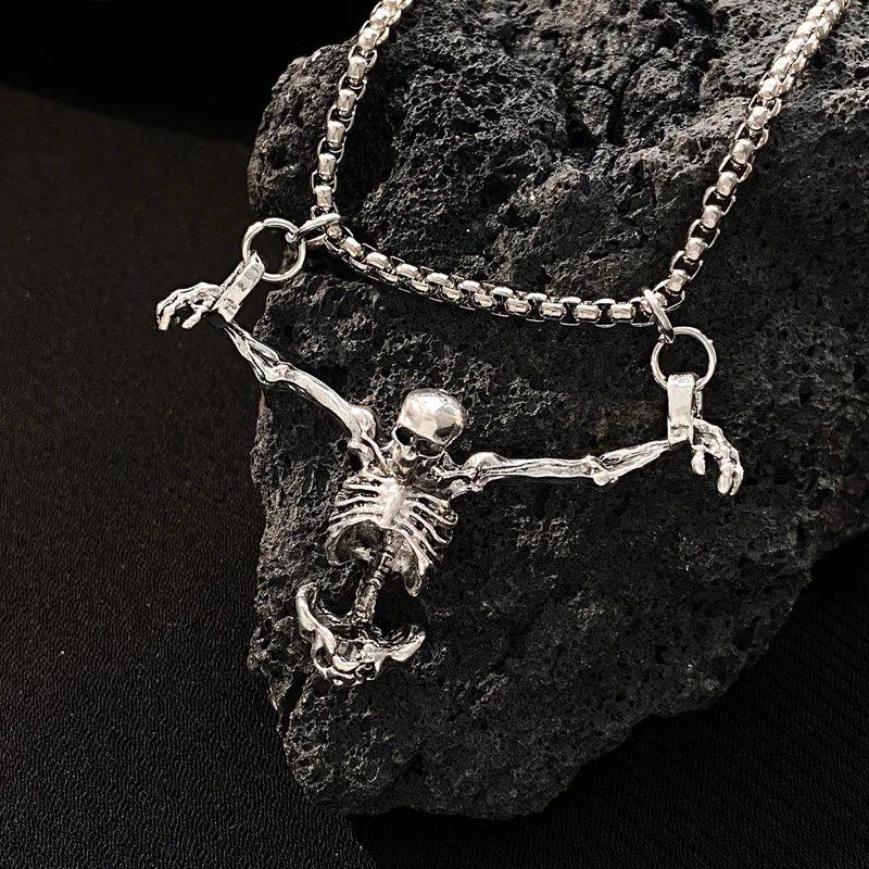 الجديد في قلادة على شكل جمجمة قوطية عصرية ومبتكرة للهالوين على طراز الشرير هدية للهالوين سلسلة من الفولاذ المقاوم للصدأ قلادة رائعة
