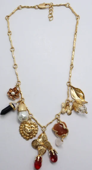 

Creative Stainless Steel Flower Petal Pendant Necklace For Women Delicate Jewelry Gift Feminine Elegant Design