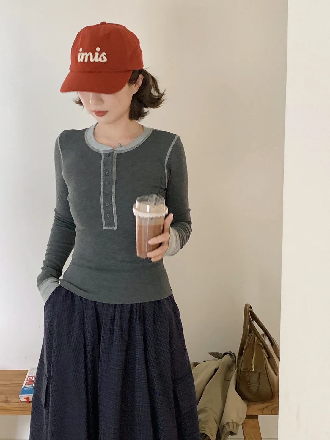 

ELINSU ort Svel T-irt Женская облегающая футболка с длинным рукавом и открытым воротником, дизайнерский топ с эффектным цветовым сочетанием