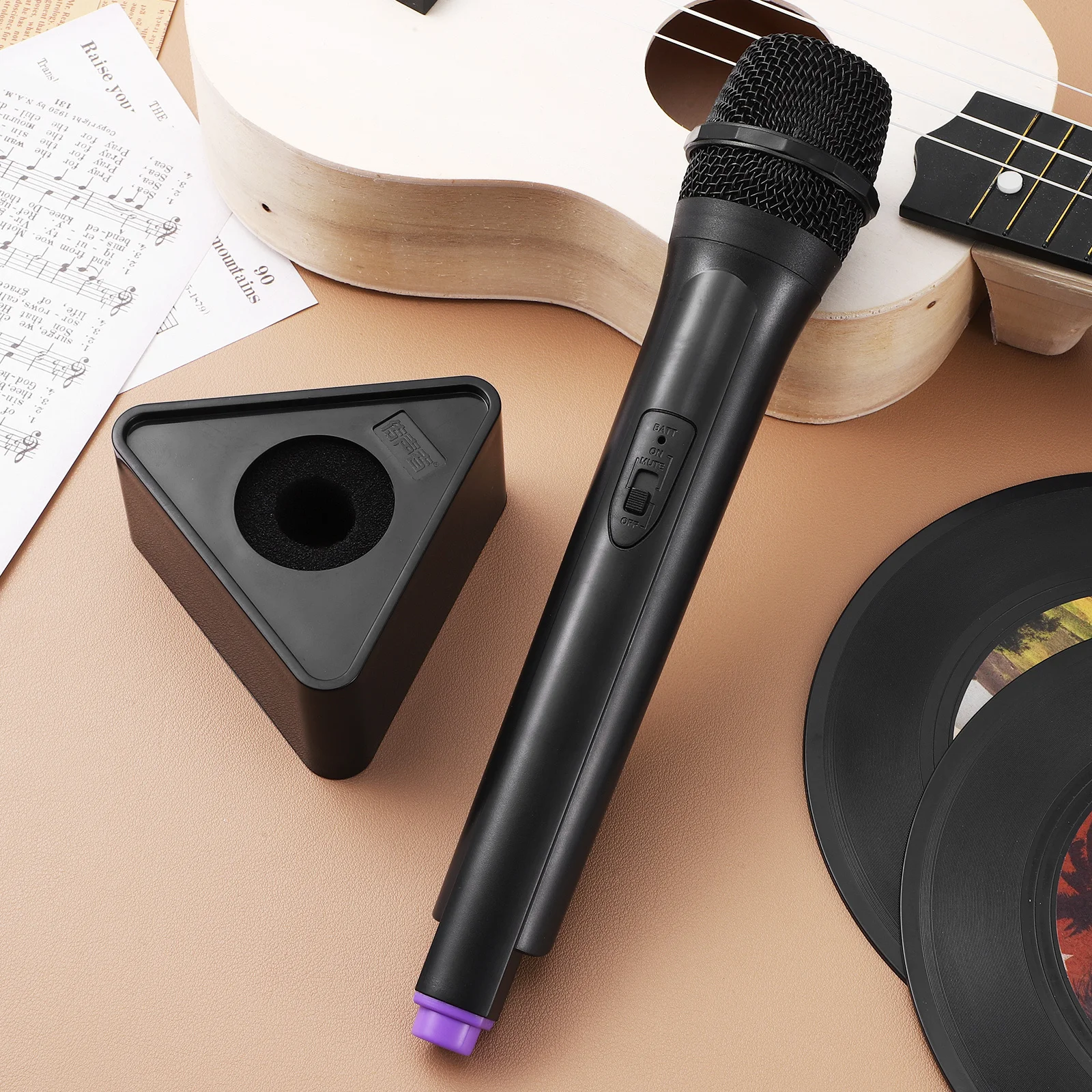 

1 Set Fake Microphone Prop Realistic Costume Pretend Play Mic Stage Performance Instrument With Mic Flag Cube Lightweight Hard
