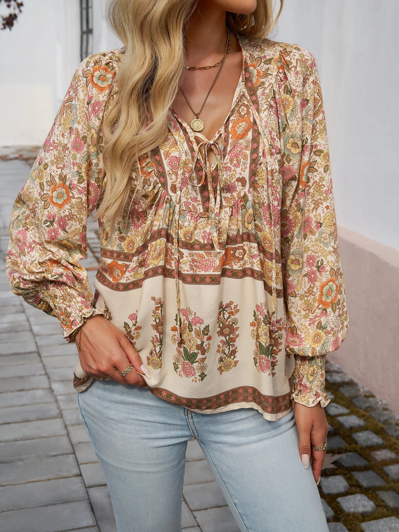 Sommerliche Damen-Chiffonbluse mit Print, elegantes V-Ausschnitt-Langarmshirt, ungeöffnete Vorderseite, Freizeitbluse – Detail 20
