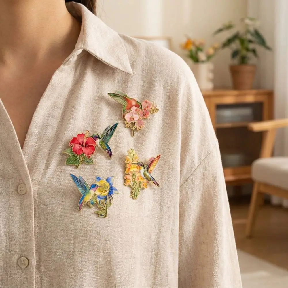 Zinc Alloy Hummingbird Flower Enamel Pin Chinese Style Colorful Animal Lapel Pins Gold Trim Delicate Luxury Bird Badges