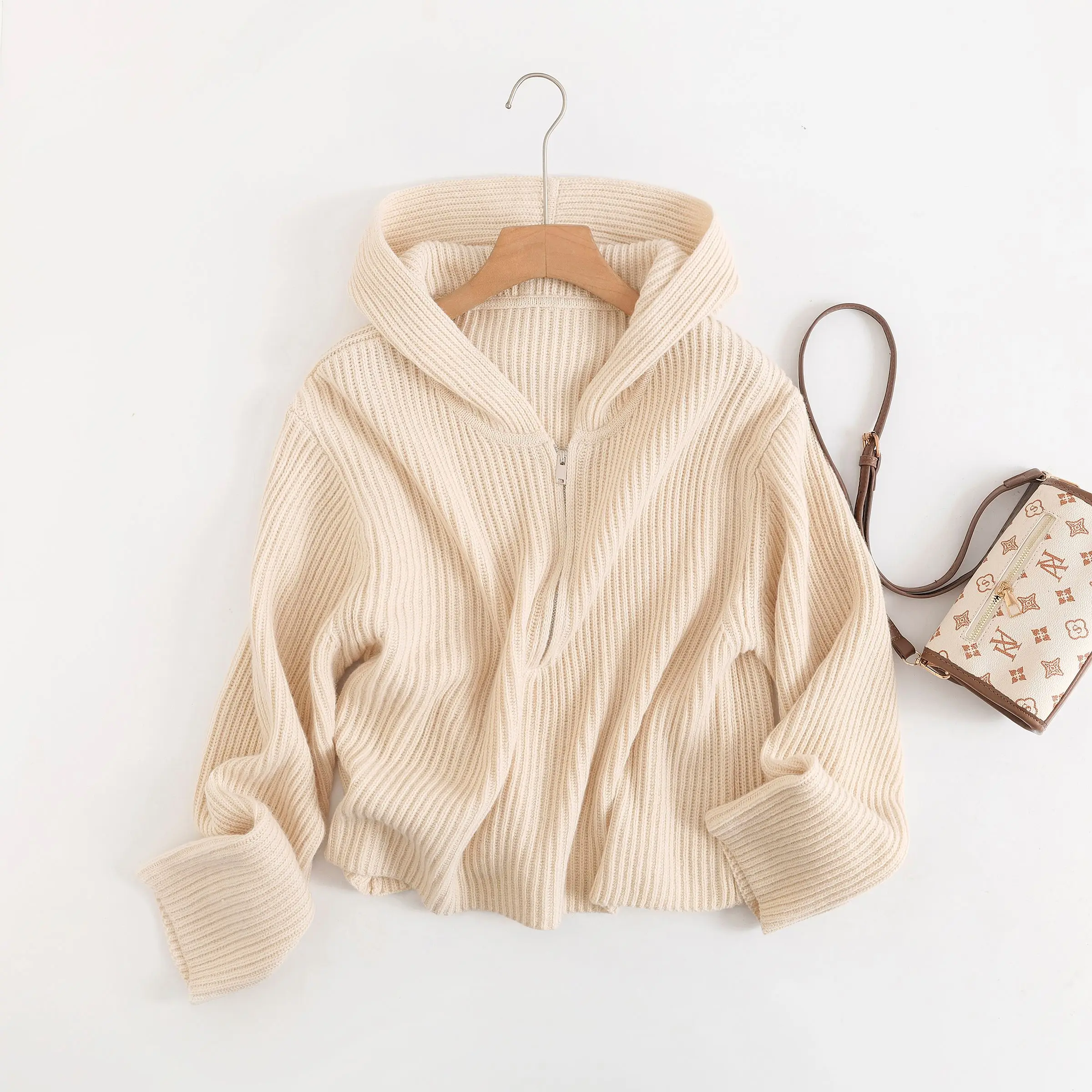 

Ethereal MD 2025 massidutti autumn new style of Ladies' laid-back style woolen hooded pullover long-sleeved knitted sweater