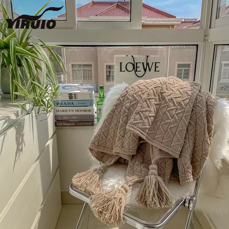 

YIRUIO Cute Stripe Design Tassel Blanket Soft Cozy Warm Breathable Chenille Fabric Knitted Throw Blanket Wearable Nordic Blanket