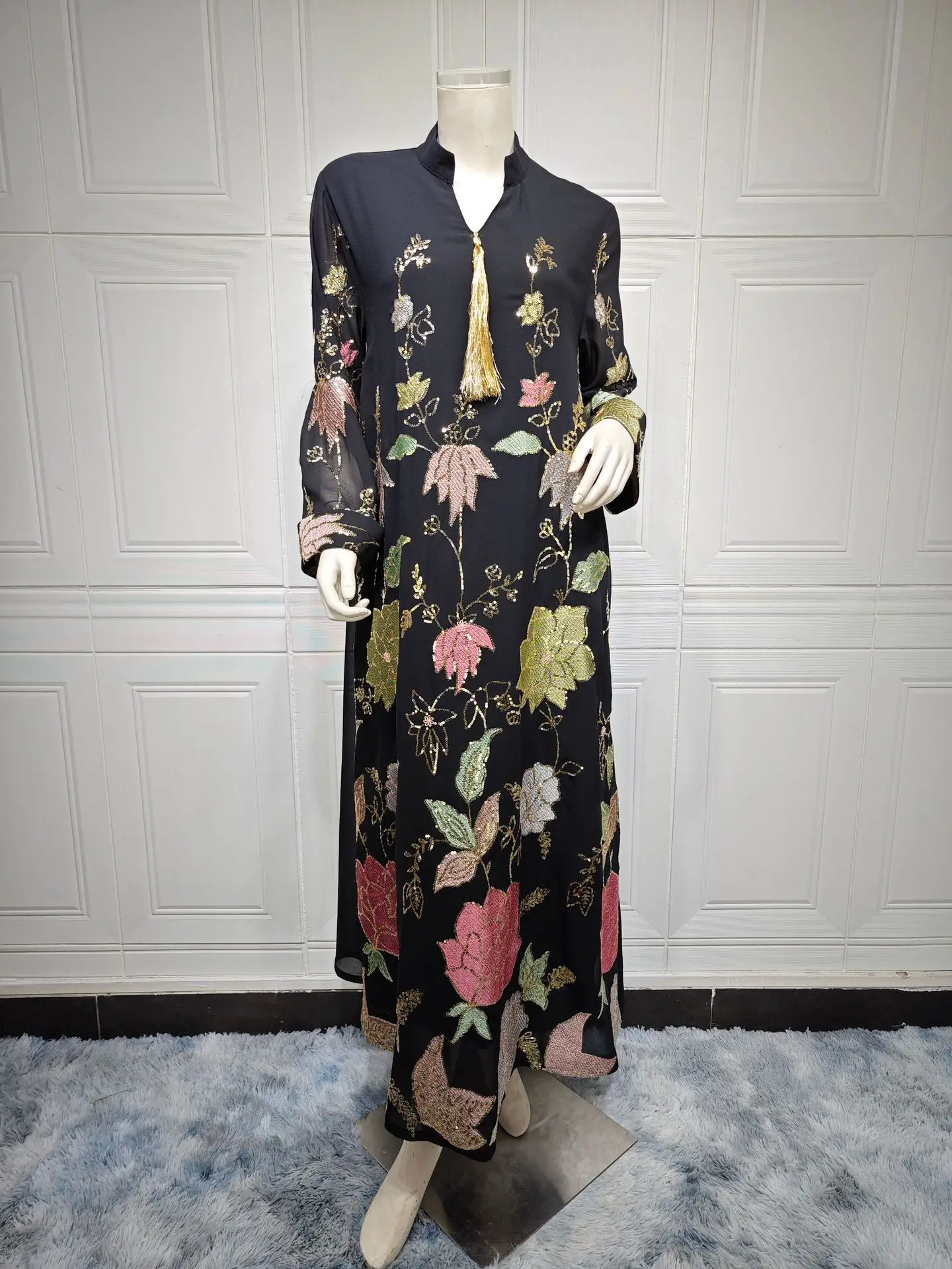 

2025 New Muslim Fashion Floral Embroidery Sequins Casual Abaya Long Sleeve Notched V-Neck Tassel Dress Moroccan Dubai Women Robe