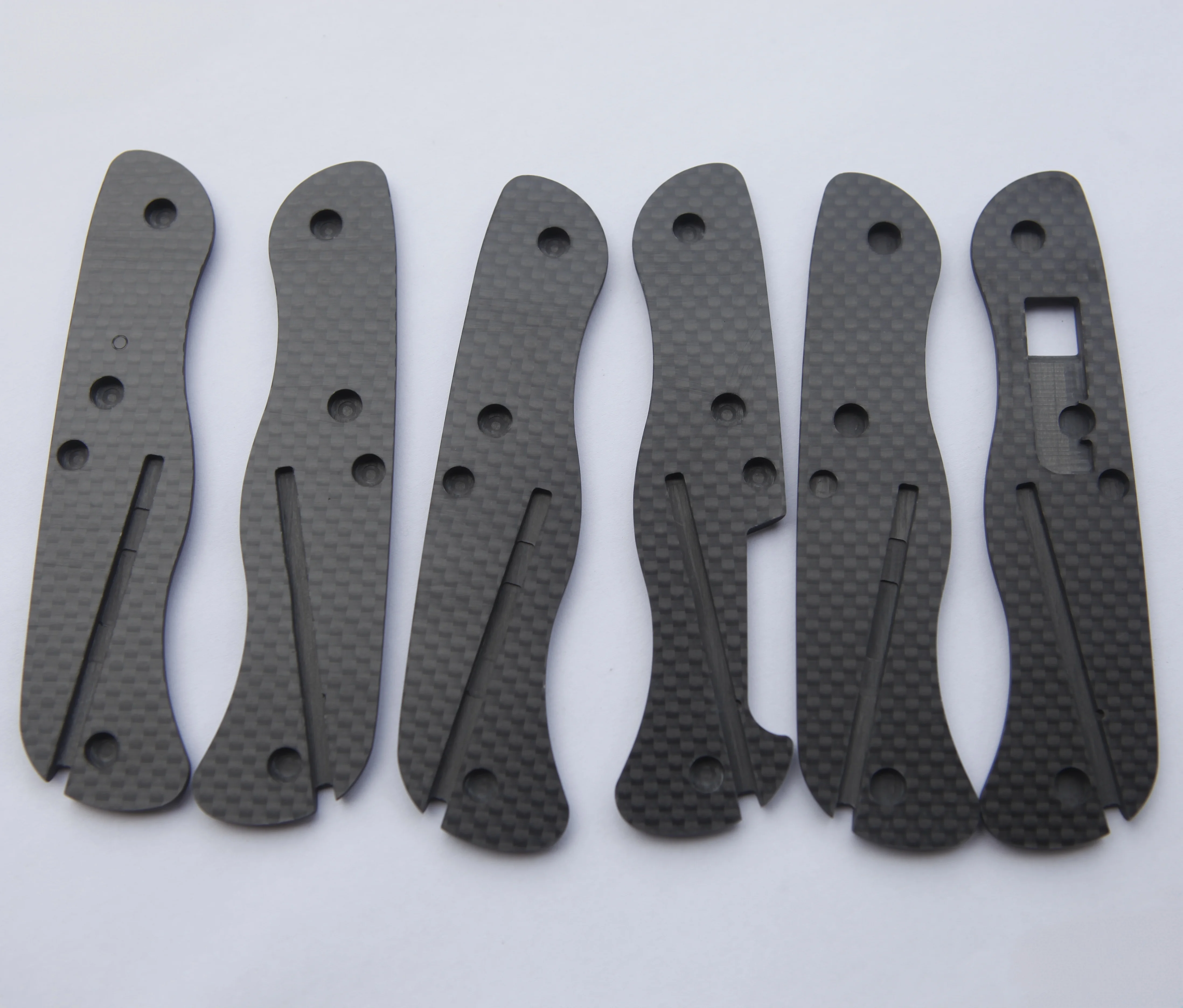 1pair 3types Carbon handle scales patches suitable for the 111MM Victorinox Swiss Army Knife （Excluding knives）